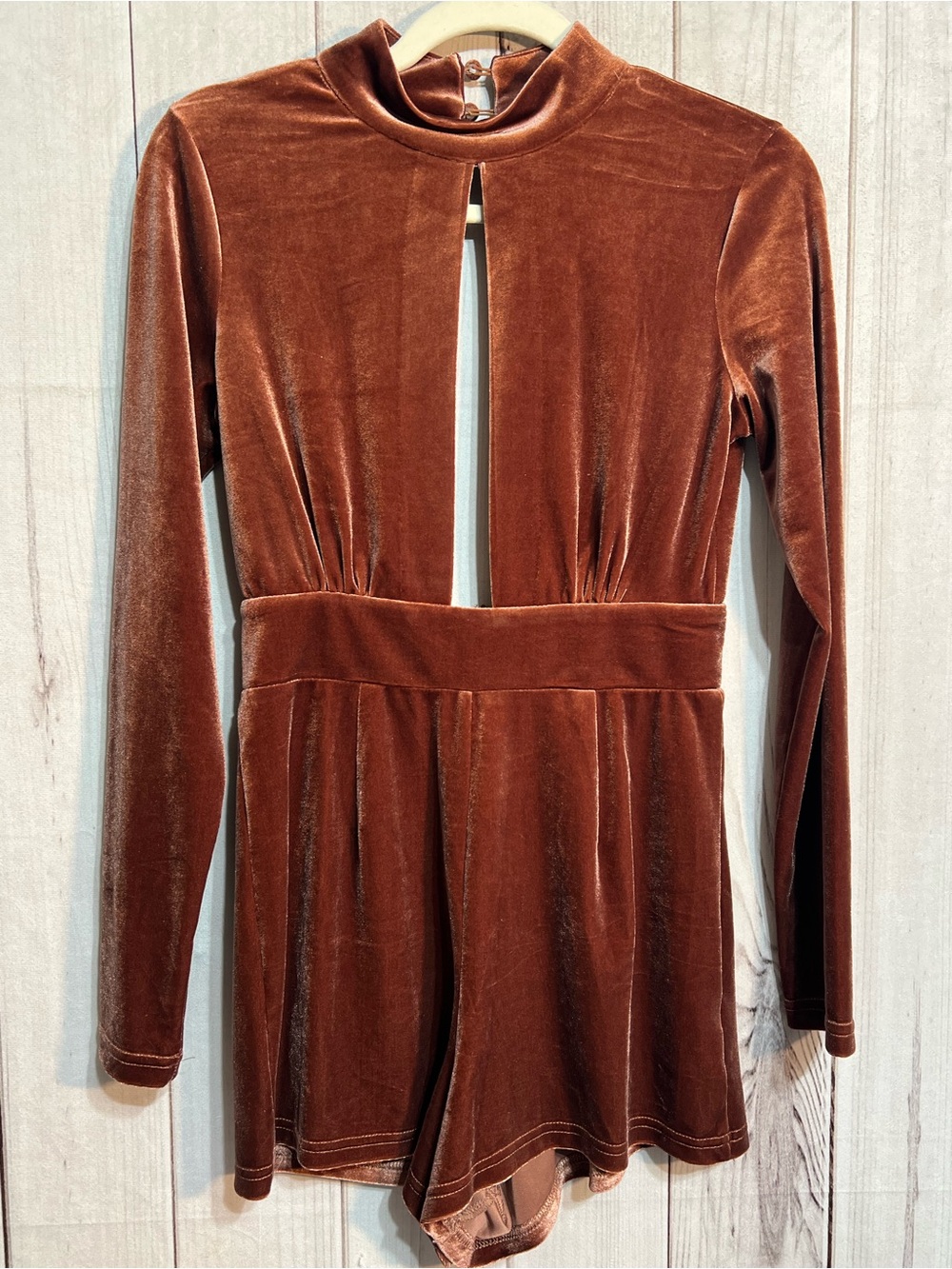 Cotton Candy LA Women’s Velvet Long Sleeve Rust Brown Romper Size Small